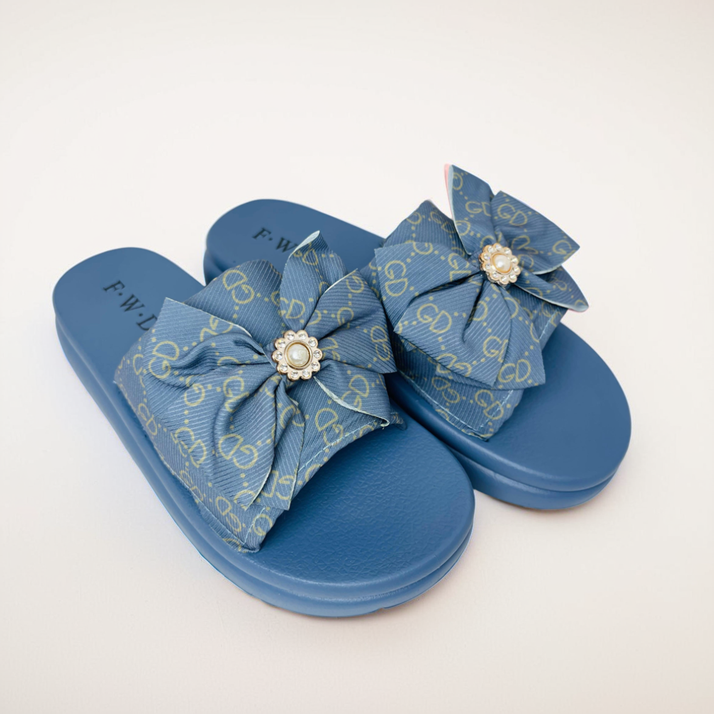 Perlisa Bow Slipper